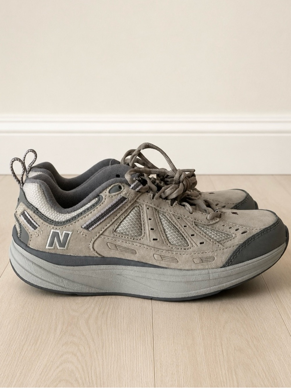 NEW BALANCE 1645 Rock and Tone Leg Butt Toner Walking Shoes Taupe Womens Sz 9B